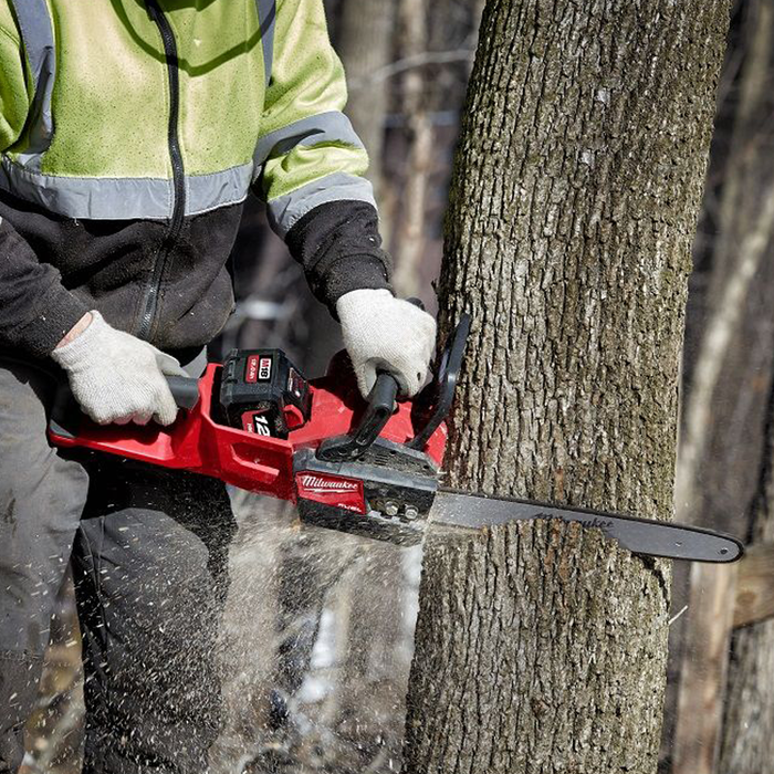 Milwaukee M18 FUEL Cordless Chainsaw 16in 18V 12Ah