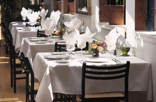 TABLECLOTH ROUND WHITE 230cm