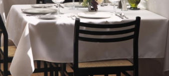 TABLE CLOTH WHITE 137x137