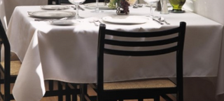 TABLE CLOTH WHITE 137x137