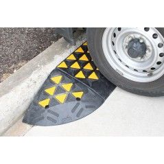 Kerb Ramp End  Rubber- Black With  Reflective- 300 x 300 x 100mm