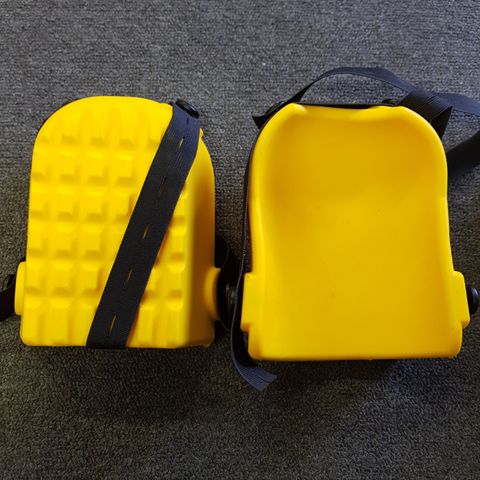 1 PAIR - YELLOW SQUARE FRONT KNEE-PADS (NEW DESIGN)