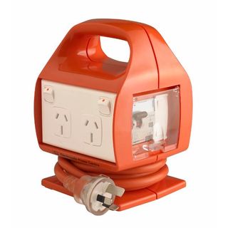 4 OUTLET POWER CENTRE 15A Orange