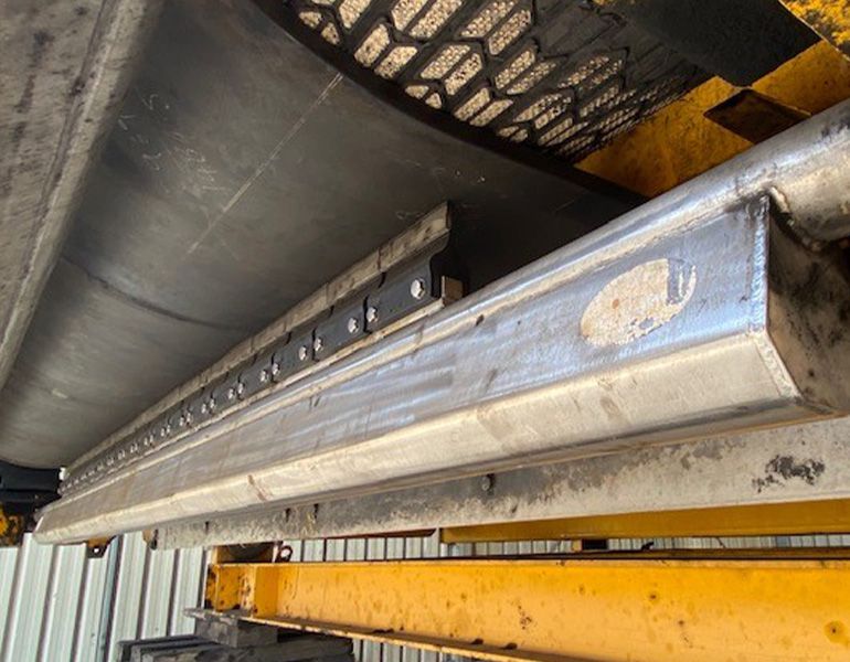 R Belt Cleaner installed on conveyor