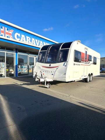 2015 Bailey Unicorn Barcelona (With Fixed Bed)