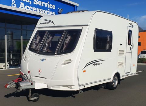 2010 Lunar Ariva with Rear Kitchen & Motor Movers
