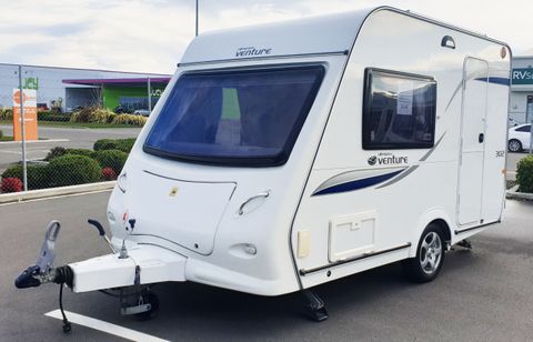2011 Compass Venture 302 with Rear Kitchen