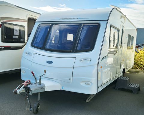 2011 Coachman Pastiche 545 with Island Bed