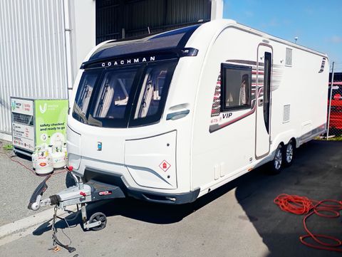 2019 Coachman VIP 675 - Fixed Island Bed & End Washroom