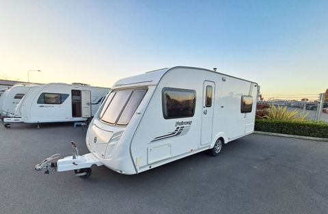2009 Swift Fairway 540 with Fixed Bed