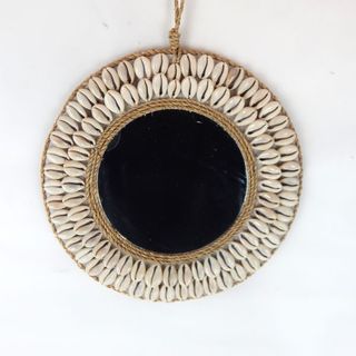 Shell Mirror Cream 20cm dia