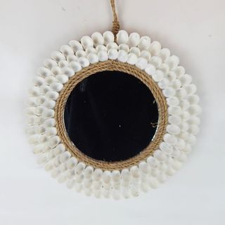 Shell Mirror White 20cm dia