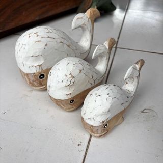 Wooden Whales s/3 Nat/White 8x13 / 9x16 / 12x20cm DUE JUNE