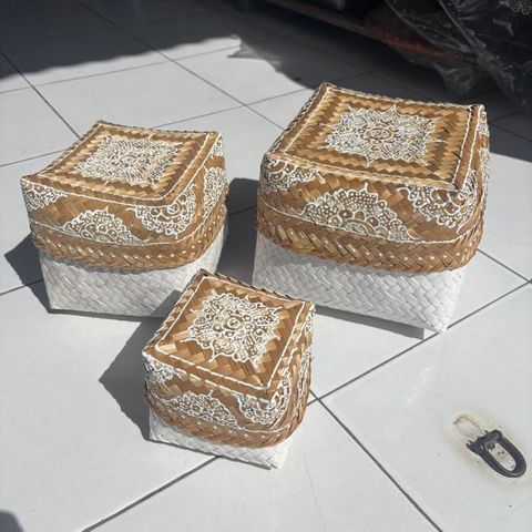 Sina Baskets s/3 White/Natural 12 x 10cm / 17 x 15cm / 20 x 17cm  DUE 20TH MAY