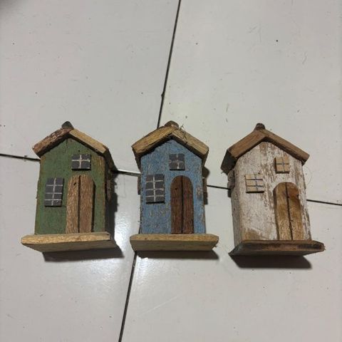 Mini House Green 11cm x 7cm x 11cm h  DUE 20TH MAY