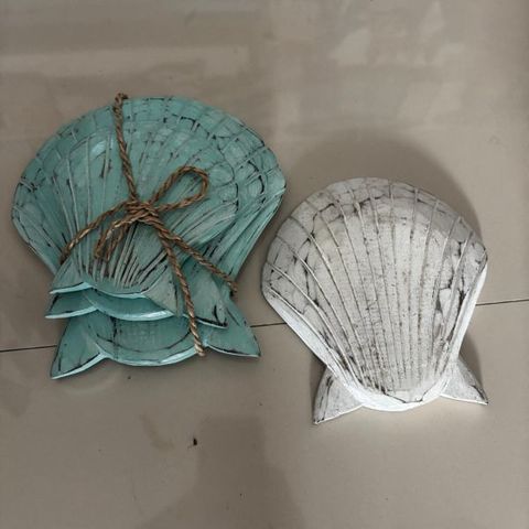 Wooden Scallops s/3 Whitewash 17cm x 20cm high DUE NOV