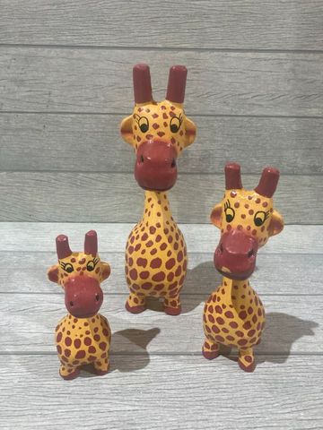 Giraffes s/3 10cm/15cm/20cm high DUE DEC