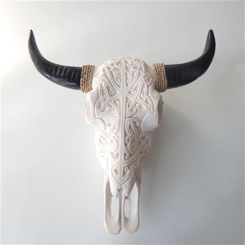 Resin Cow Skull Lge on Stand White 25cm x 22cm