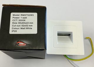 REEM STAIRS WHITE 60X60X22MM 52CUT1WATT 6000K