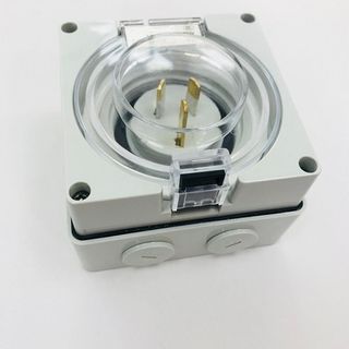 3 PIN 15A MALE MOUNTED PLUG 250V IP66