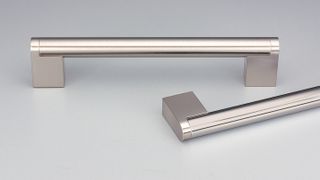 DEHANN BAR HANDLE 160MM BRUSHED NICKEL POLISHED CHROME FEET