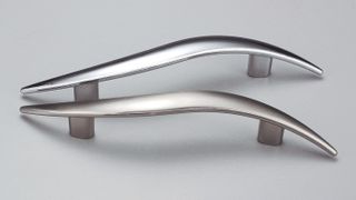 WAVE HANDLE 96MM SATIN CHROME