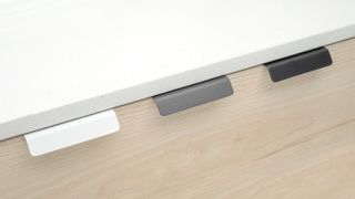 EDGE PULL STRAIGHT 224MM O/A WHITE POWDER COAT #3 192MM C TO C