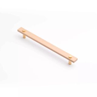 MADERA HANDLE 224MM EURO BEECH/POLISHED GOLD (CASTELLA)