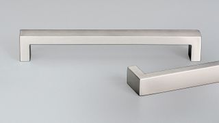PESARO HANDLE 592MM SATIN STAINLESS