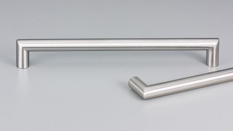 LECCO HANDLE SATIN STAINLESS