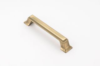 BUCKHURST HANDLE 128MM BRUSHED ANTIQUE BRASS (CASTELLA)