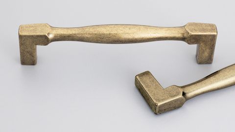 SQ HAMPTON HANDLE 128MM ANTIQUE BRASS GLOSS