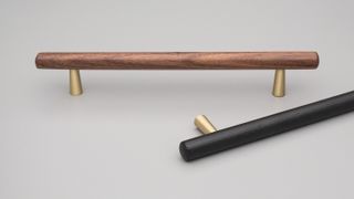 TILLA HANDLE 160MM BLACK STAIN WITH BRASS FEET