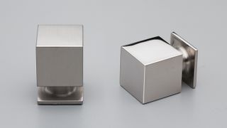 CUBE KNOB 25MM WITH RAISED BASE POLISHED STAINLESS