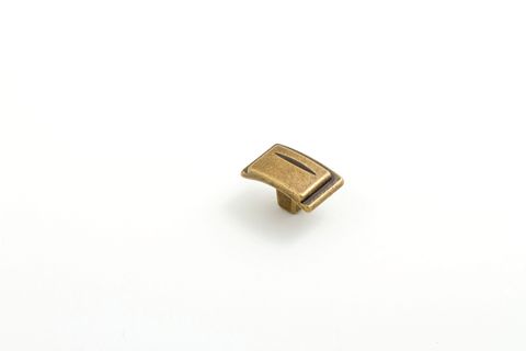 CHISEL KNOB 38MM ANTIQUE BRASS (CASTELLA)