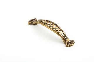 OPERA HANDLE 96MM ANTIQUE BRASS (CASTELLA)