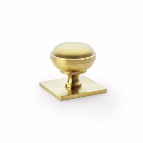 HASTINGS BACKPLATE KNOB SATIN BRASS