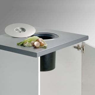 HET BIN IT DROP 13L, 360MM BLACK PLASTIC (HOLE IN ONE)