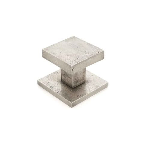 CAST SQUARE SQUARE CENTRE DOOR KNOB