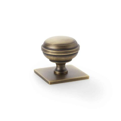 HASTINGS 34MM KNOB ON BACKPLATE - AGED BRASS