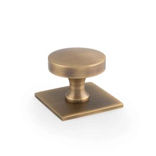 HASTINGS 38MM KNOB ON BACKPLATE - AGED BRASS