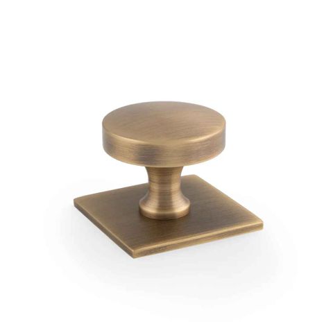 HASTINGS 38MM KNOB ON BACKPLATE - AGED BRASS