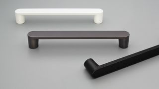 AKEN HANDLE 160 C TO C SUPER WHITE, SLIGHT TEXTURED SHEEN