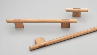 KOGE HANDLE 320MM C TO C OAK LACQUERED