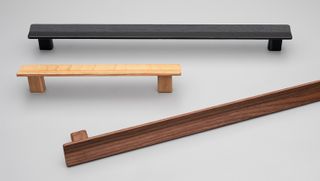 VIS A VIS HANDLE 320MM C TO C ASH BLACK STAIN