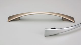 BOWTIE HANDLE 128MM SATIN CHROME