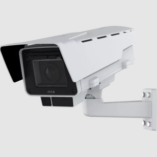 AXIS 03210-001 - 1/1.2� image sensor, outdoor block camera with built-in wiper, NEMA 4X, IP66, IP67 and IK10-rated, 4K / 8 MP resolution, day/night, with Deep Learning Processing Unit (DLPU).